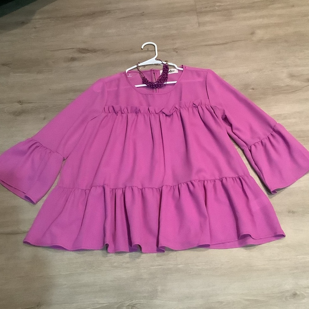 Womens med Violet Ruffle Tiered Blouse & necklace new